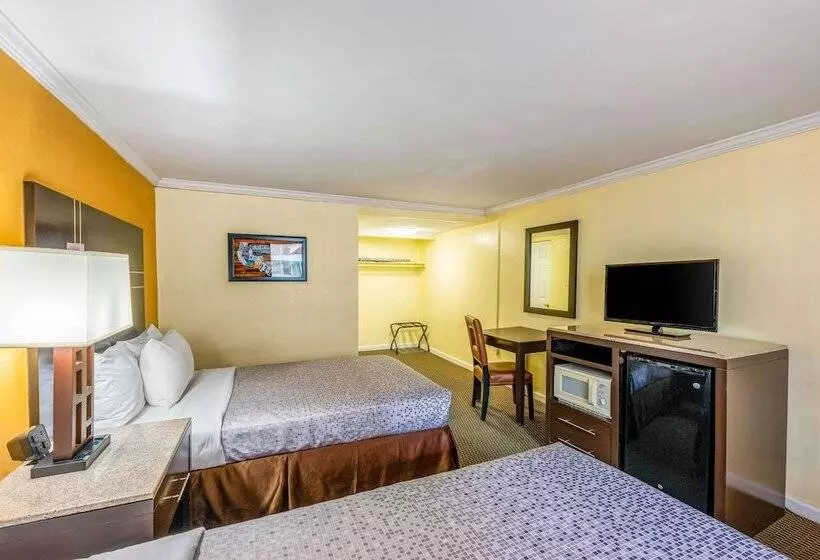 בית מלון כפרי Econo Lodge Beach And Boardwalk