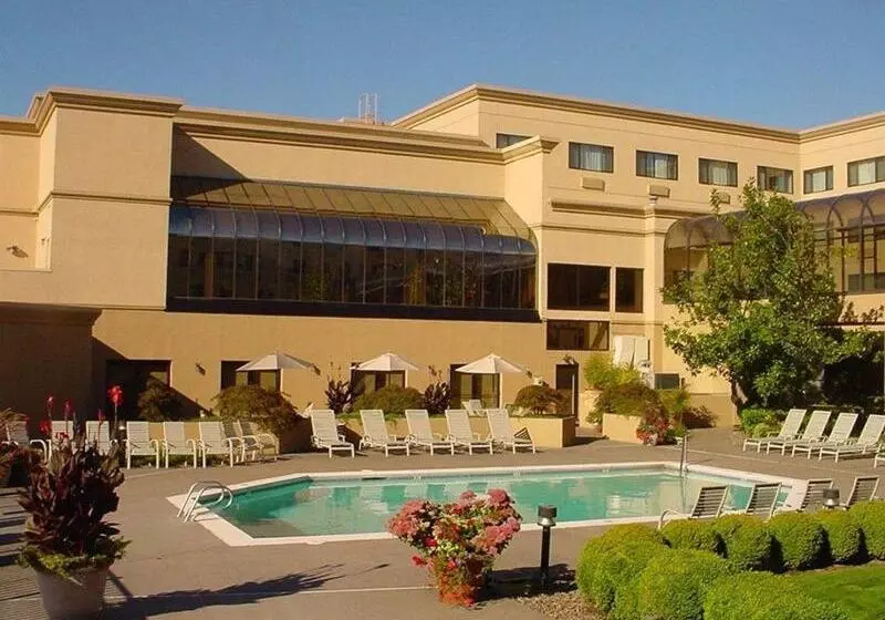 Monarch Hotel & Conference Center