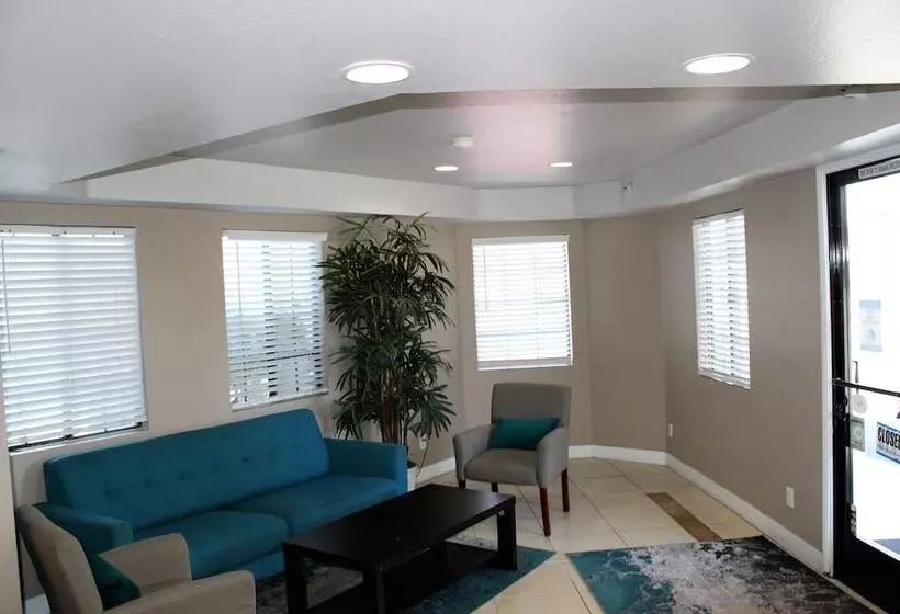 בית מלון כפרי Rancho San Diego Inn & Suites