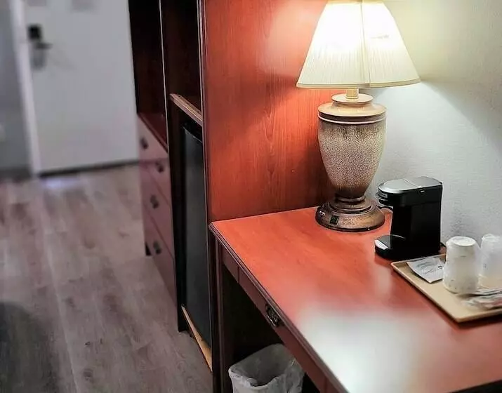 בית מלון כפרי Rancho San Diego Inn & Suites