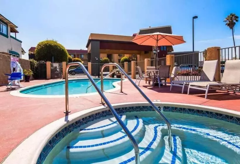 בית מלון כפרי Rancho San Diego Inn & Suites