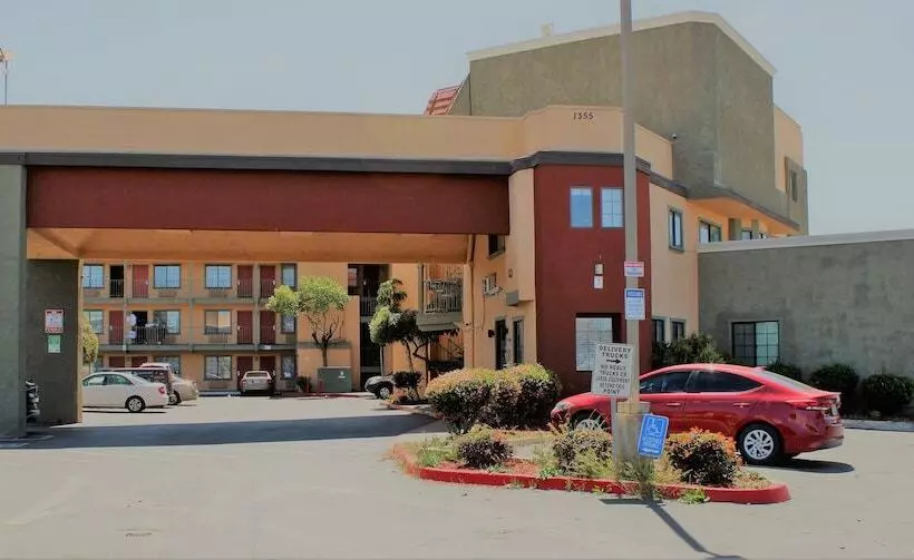 בית מלון כפרי Rancho San Diego Inn & Suites