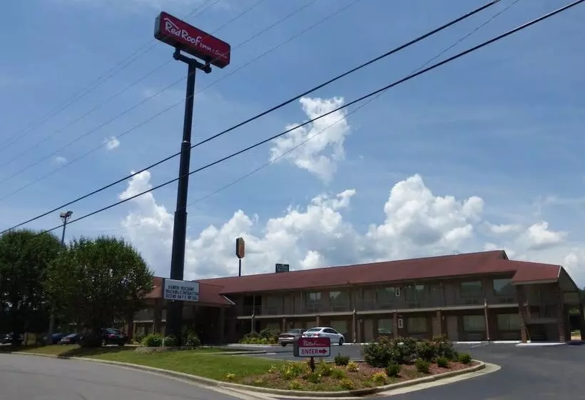 Отель Red Roof Inn & Suites Cleveland, Tn