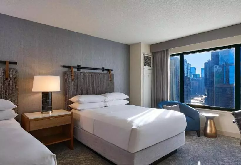 Отель Sheraton Grand Chicago Riverwalk
