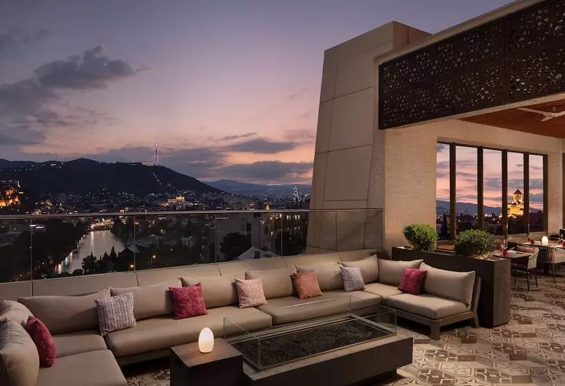 هتل Sheraton Grand Tbilisi Metechi Palace