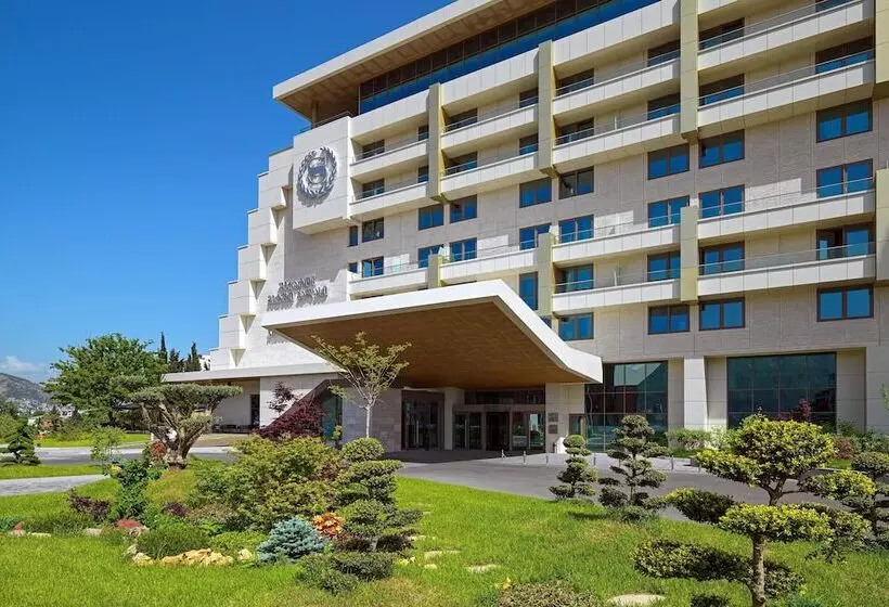 هتل Sheraton Grand Tbilisi Metechi Palace