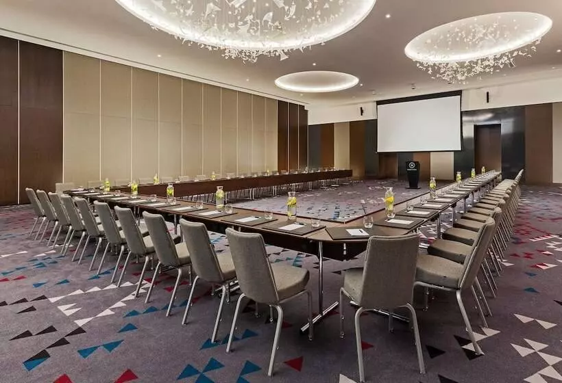 هتل Sheraton Grand Tbilisi Metechi Palace