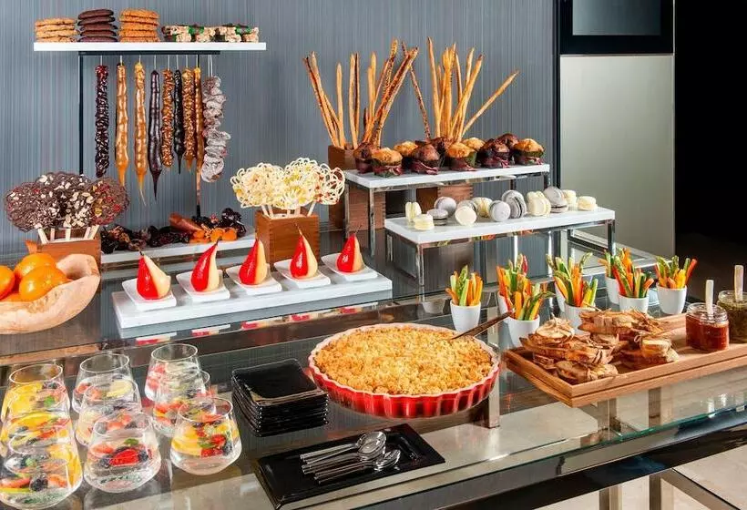 هتل Sheraton Grand Tbilisi Metechi Palace