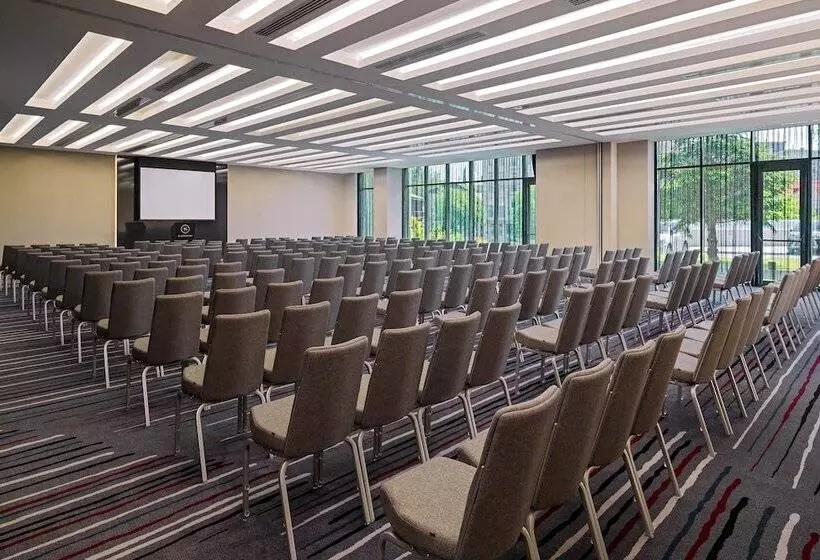 هتل Sheraton Grand Tbilisi Metechi Palace