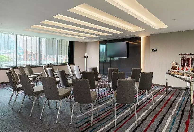 هتل Sheraton Grand Tbilisi Metechi Palace