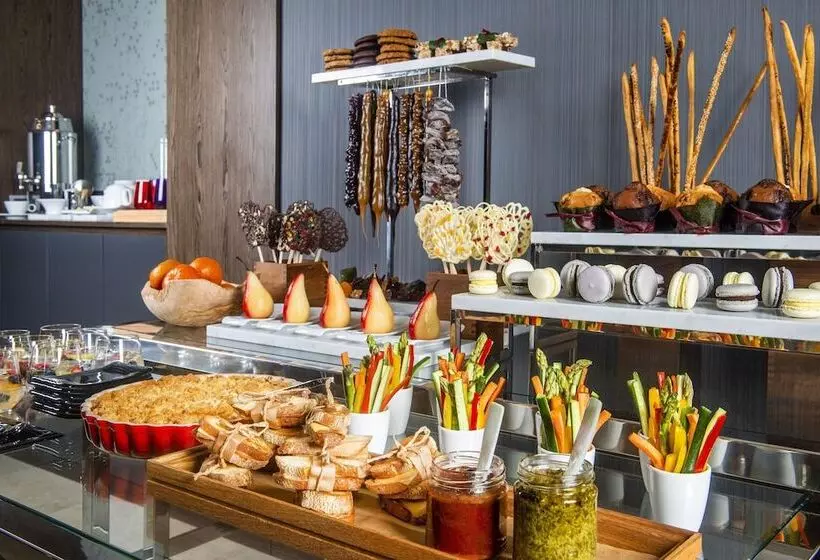 هتل Sheraton Grand Tbilisi Metechi Palace