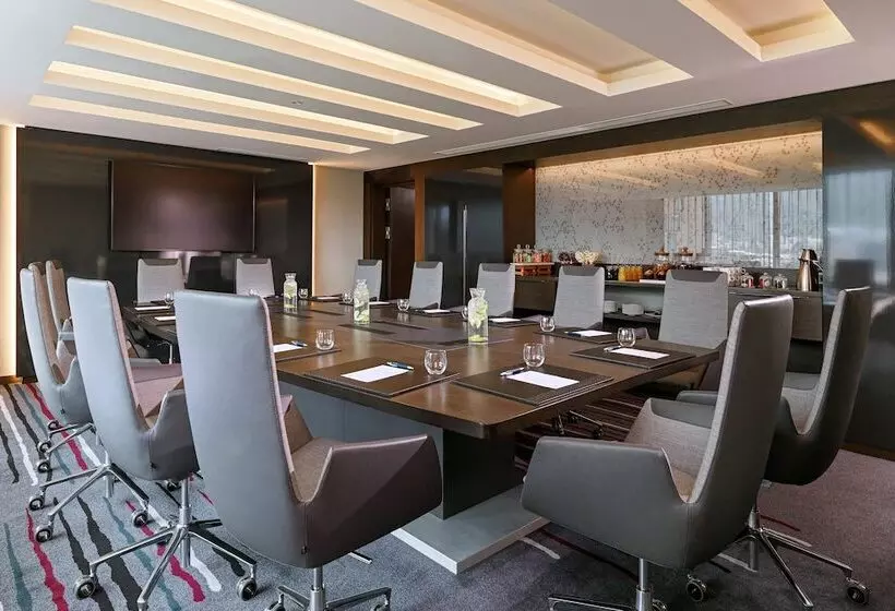 هتل Sheraton Grand Tbilisi Metechi Palace