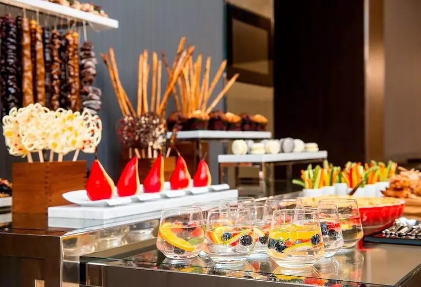 هتل Sheraton Grand Tbilisi Metechi Palace