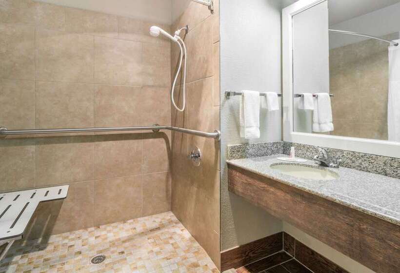 فندق Quality Inn