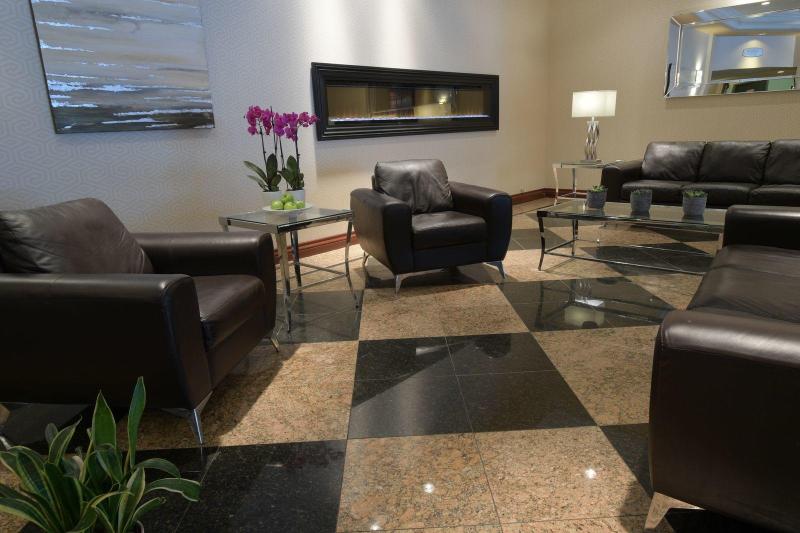 هتل Universel Montréal