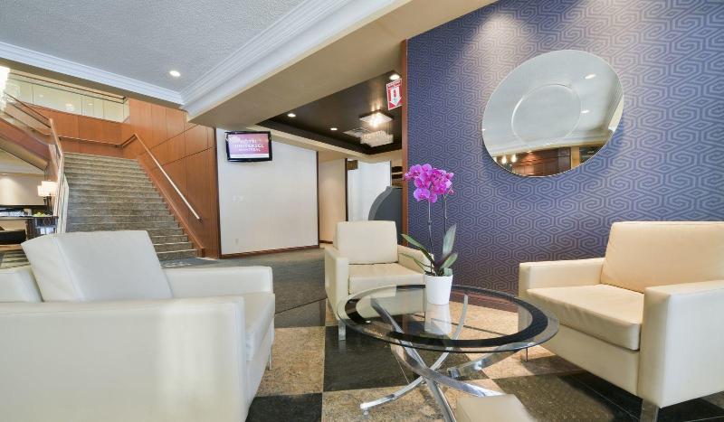 هتل Universel Montréal