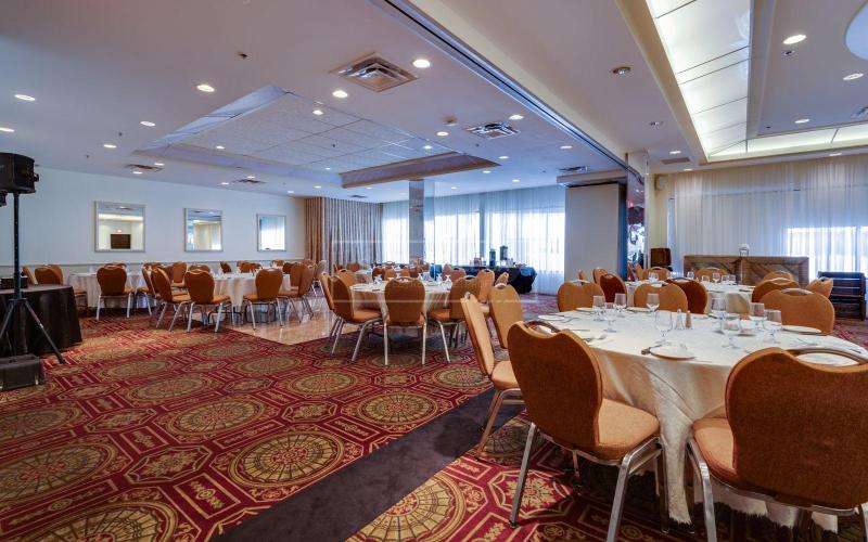 هتل Universel Montréal