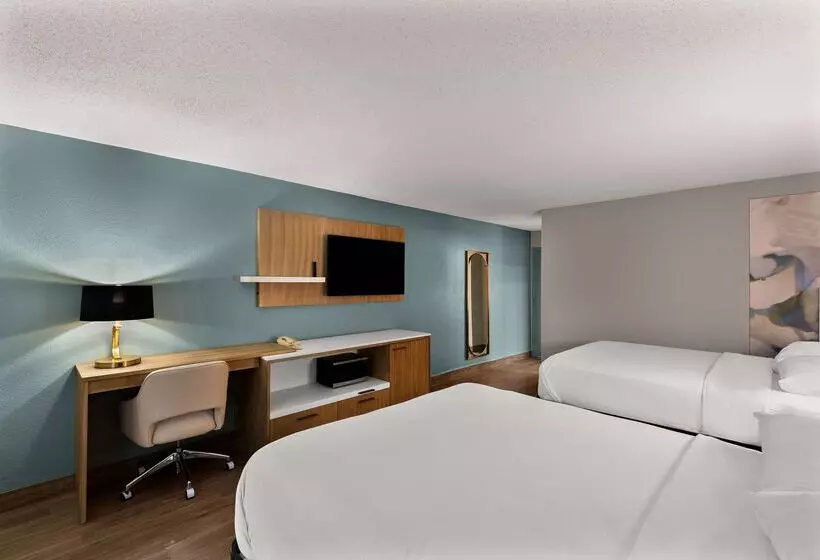 هتل Wyndham Garden Ankeny