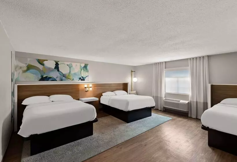 هتل Wyndham Garden Ankeny