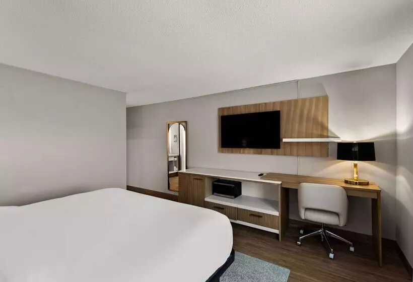 هتل Wyndham Garden Ankeny