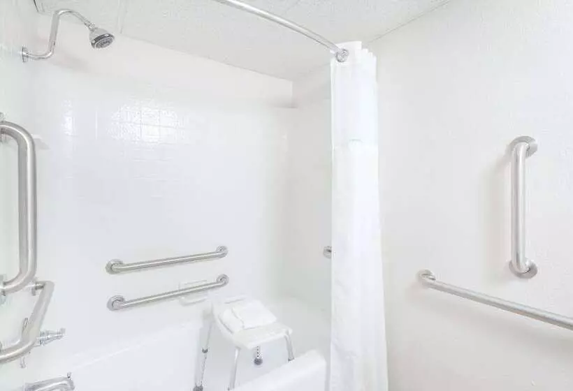 هتل Wyndham Garden Ankeny