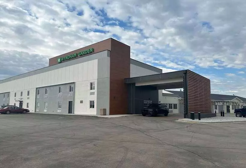 هتل Wyndham Garden Ankeny