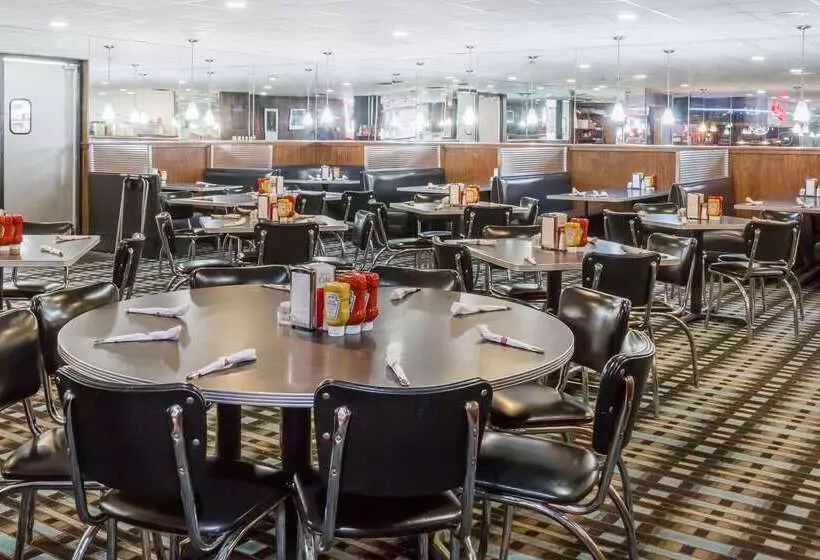 هتل Wyndham Garden Ankeny