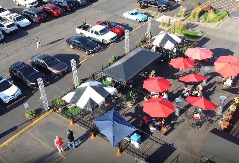 Monarch Hotel & Conference Center