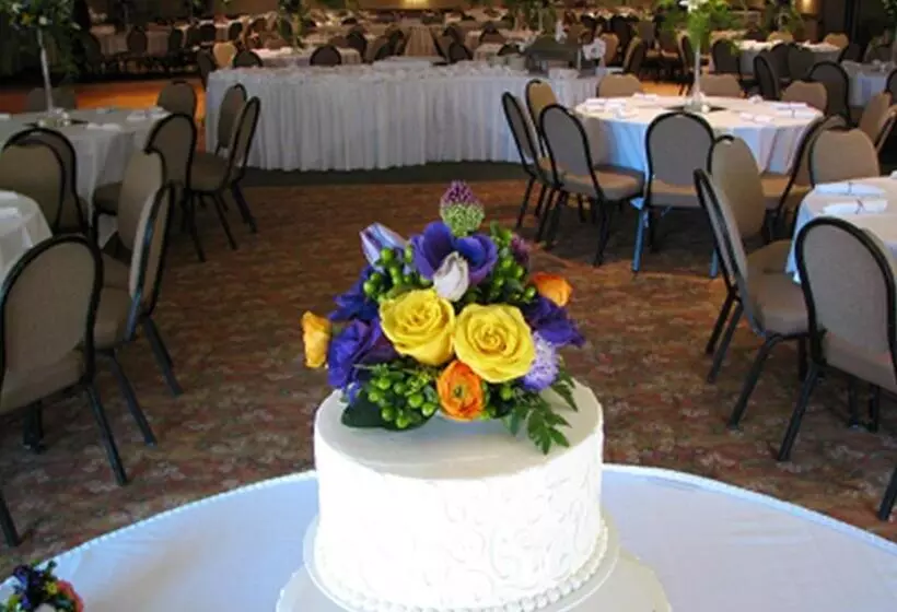 Monarch Hotel & Conference Center