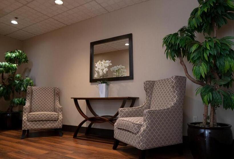 Monarch Hotel & Conference Center