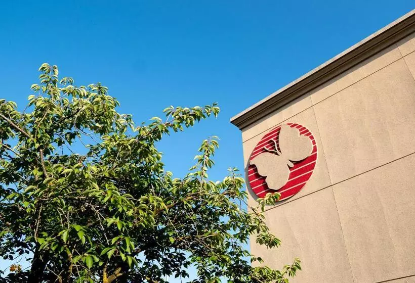 Monarch Hotel & Conference Center