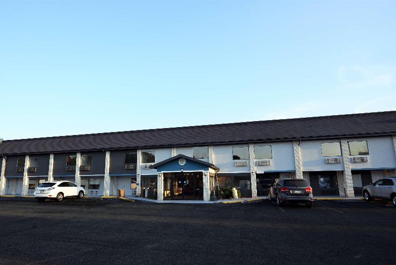 Отель Baymont By Wyndham Pine Grove I 81