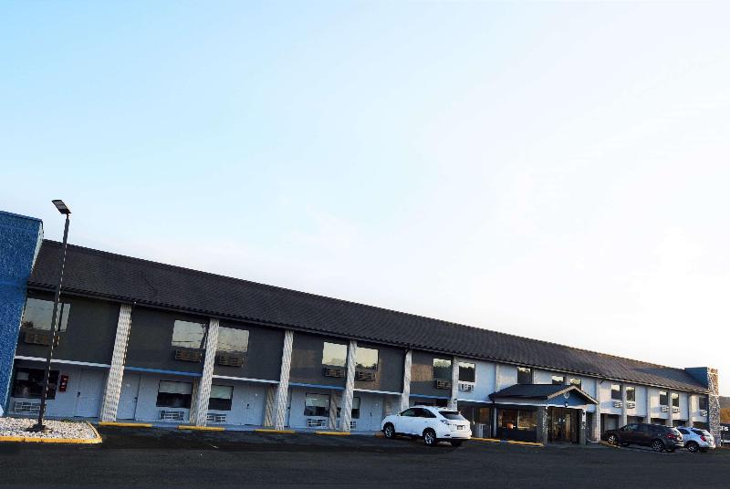 Отель Baymont By Wyndham Pine Grove I 81