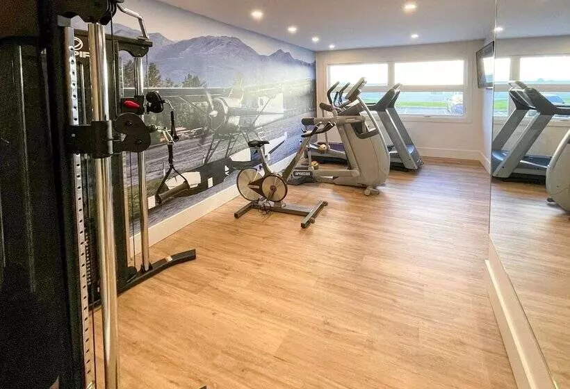 בית מלון כפרי Clarion Pointe Quebec Airport