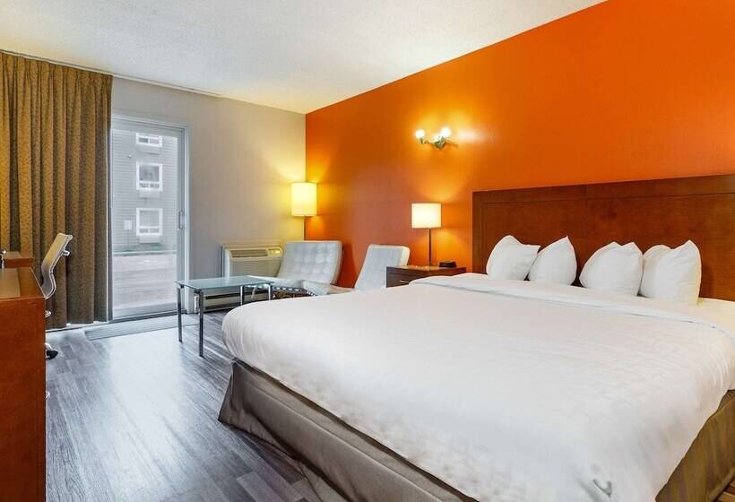 هتل Clarion Pointe Quebec Airport