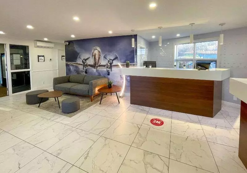 בית מלון כפרי Clarion Pointe Quebec Airport