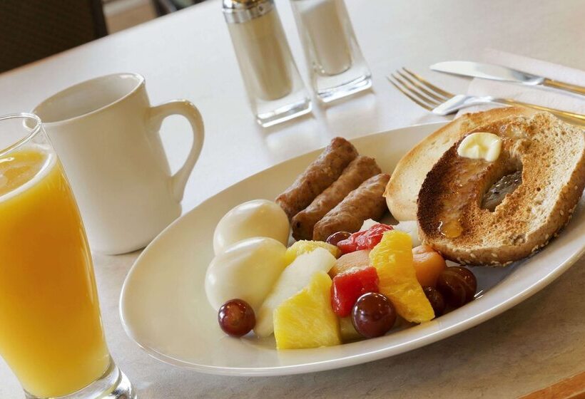 Отель Days Inn By Wyndham Riviereduloup