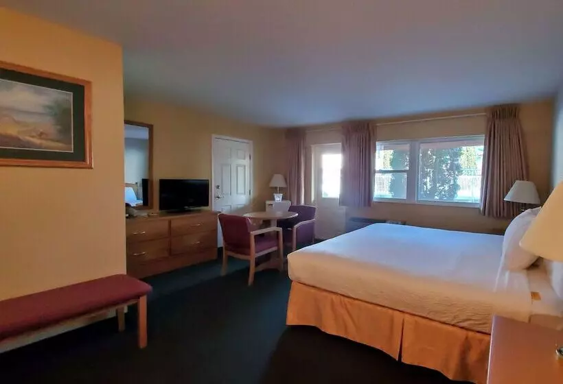 Отель Days Inn By Wyndham Penticton Conference Centre