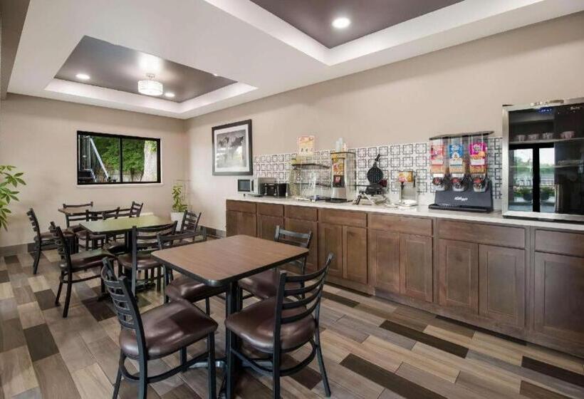 בית מלון כפרי Econo Lodge