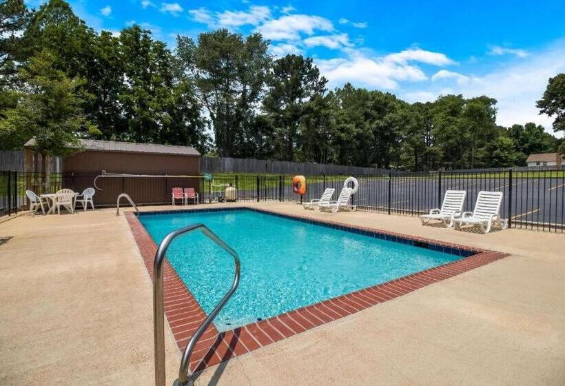 בית מלון כפרי Econo Lodge