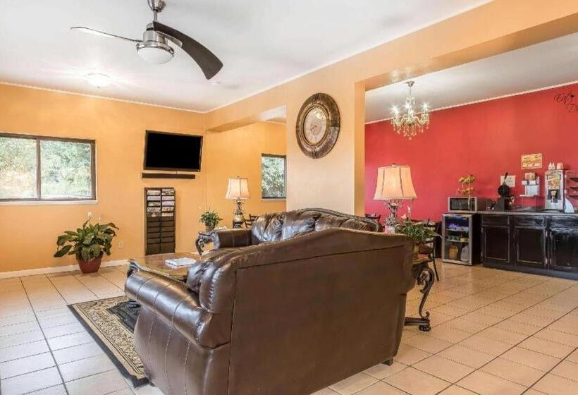 בית מלון כפרי Econo Lodge