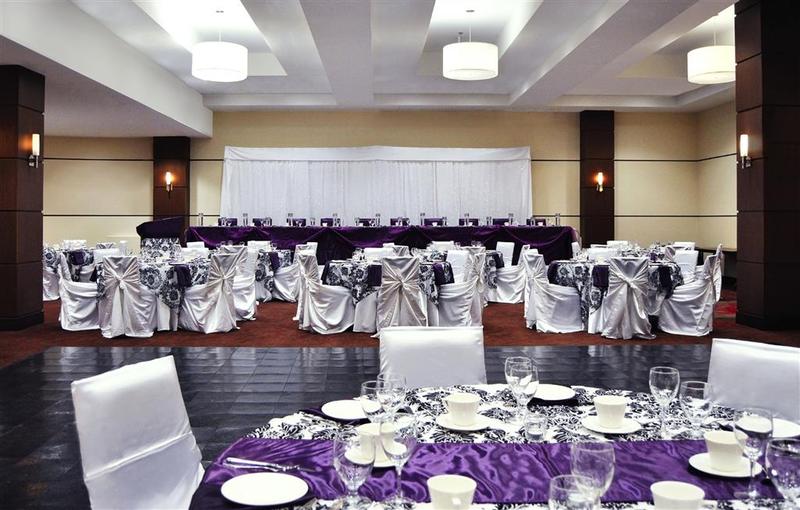 هتل Four Points By Sheraton Winnipeg South