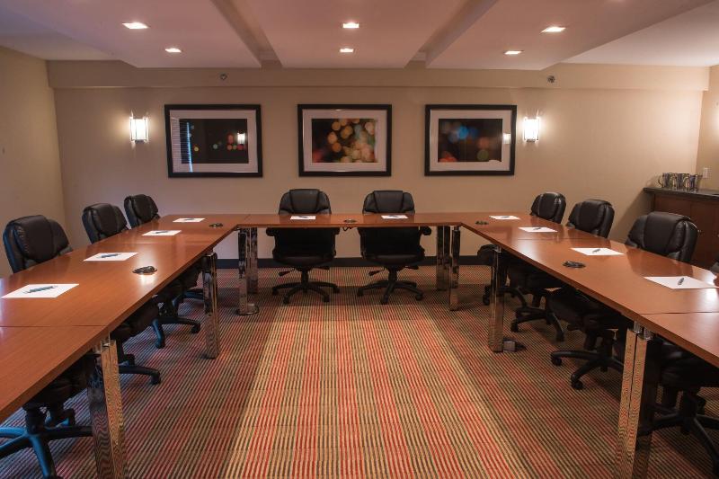 هتل Four Points By Sheraton Winnipeg South