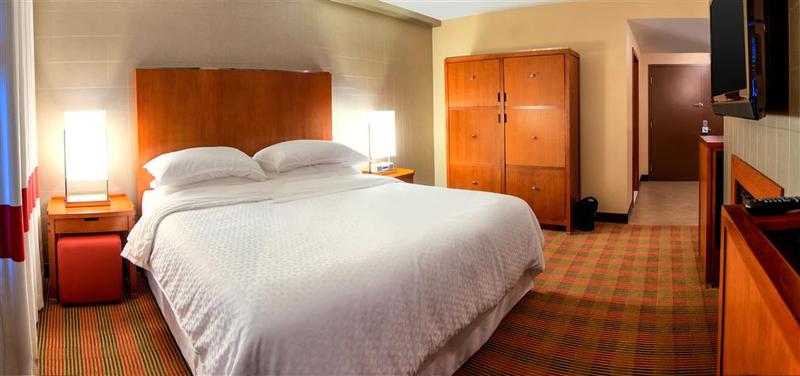 هتل Four Points By Sheraton Winnipeg South