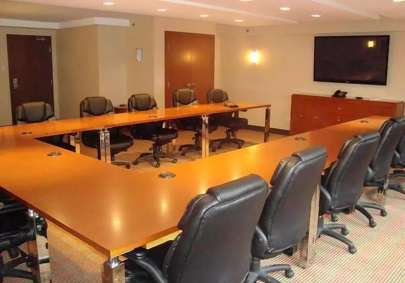 酒店 Four Points By Sheraton Winnipeg South