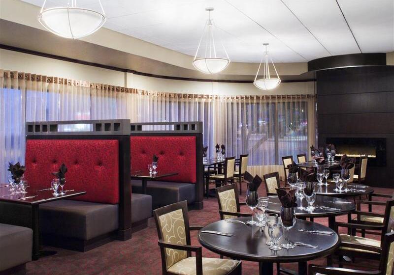 هتل Four Points By Sheraton Winnipeg South