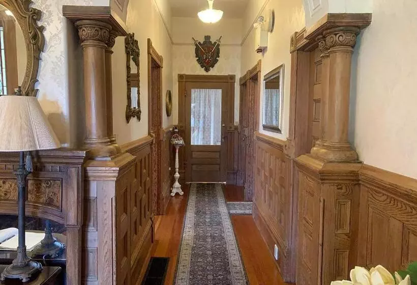 בית מלון כפרי Haterleigh Heritage Inn