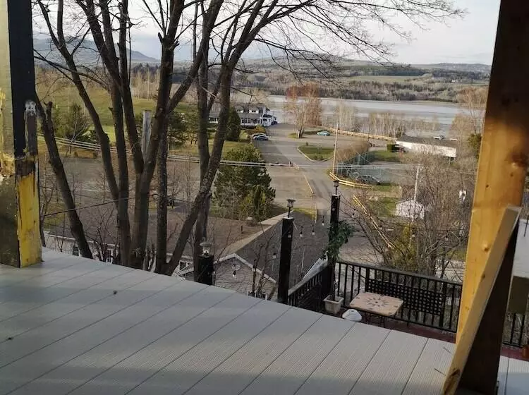 Отель Le Manoir Charlevoix