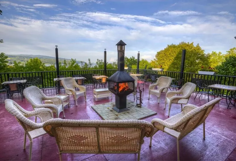 Отель Le Manoir Charlevoix