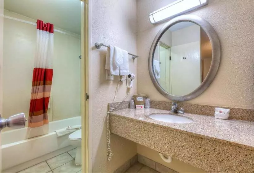 فندق Red Roof Inn Tulsa